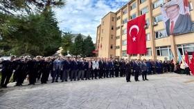 Derincede 102. Yıl Gururu Çelenk Töreniyle Taçlandı