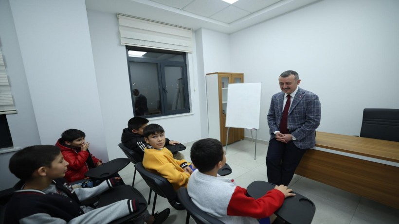 Gültepe Kültür Merkezi’nde ilk ders Başkan Büyükakın’dan Gültepe Kültür Merkezi’nde ilk ders Başkan Büyükakın’dan