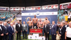 İshakçılar´da Başpehlivan Seçkin Duman