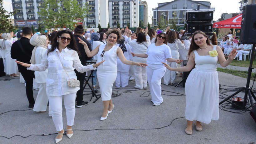 İzmit Belediyesinden Çınar Çocuk Evleri velilerine müzik dolu Anneler Günü