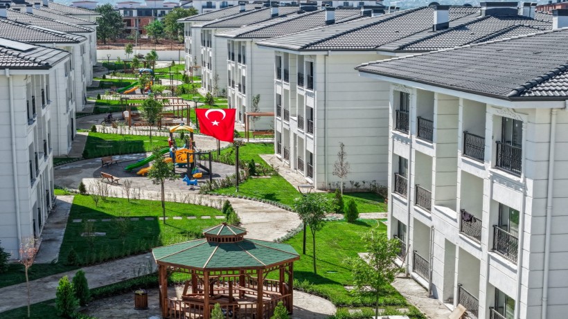 Kartepe’de 144 kapı mutluluğa açıldı