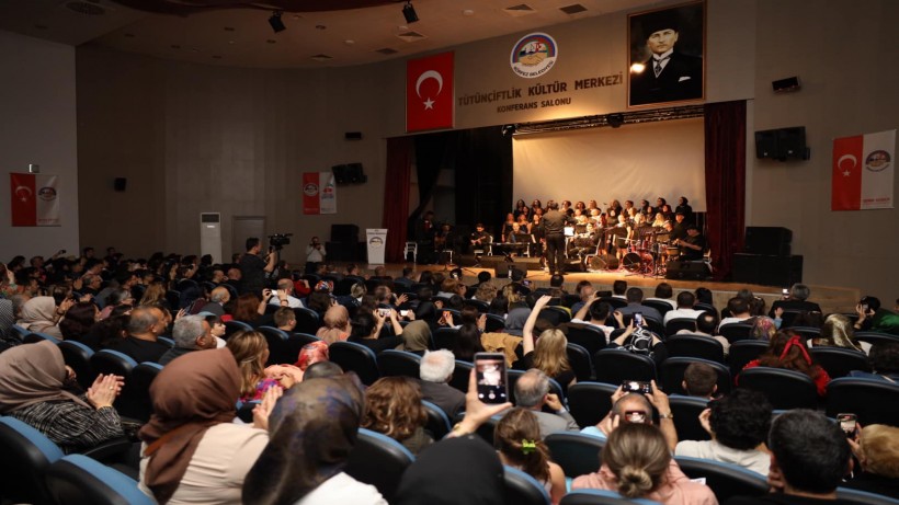 Kiraz Çiçeği Korosu ilk konserini verdi Kiraz Çiçeği Korosu ilk konserini verdi