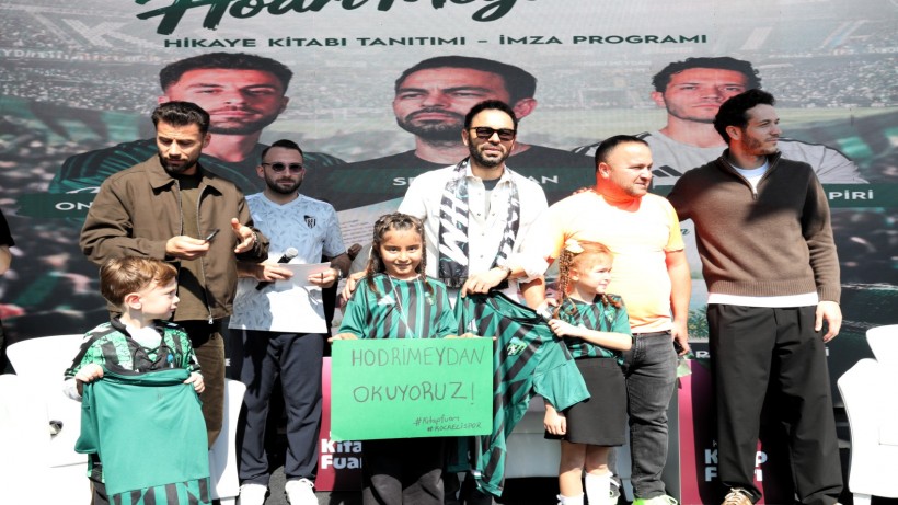 Kitap Fuarı’nda tribünleri aratmayan coşku