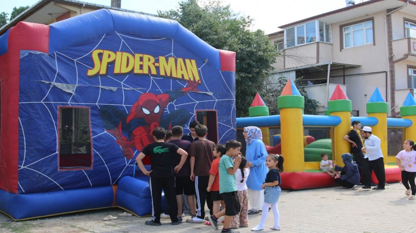 Körfez’de çocuklar doyasıya eğleniyor