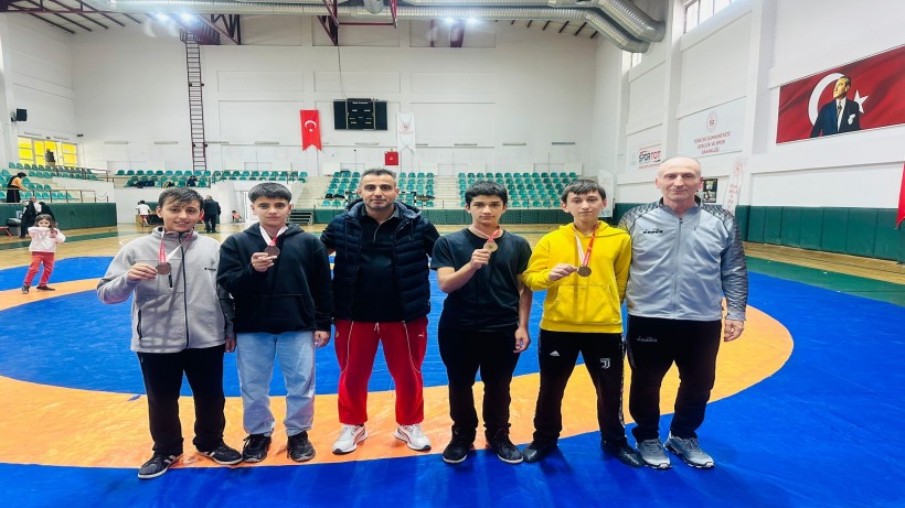 Körfezli güreşçiler 4 madalya aldı