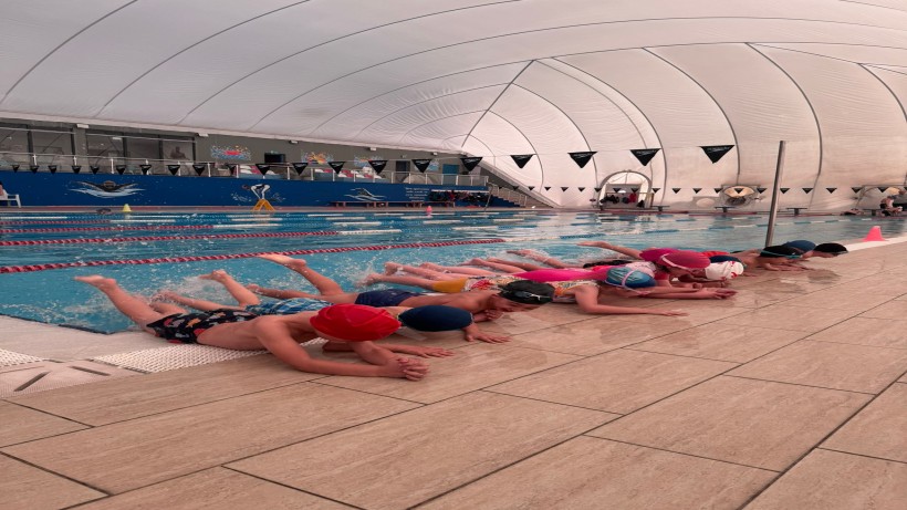 “Yüzme Bilmeyen Kalmasın” Projesi tüm hızıyla sürüyor “Yüzme Bilmeyen Kalmasın” Projesi tüm hızıyla sürüyor